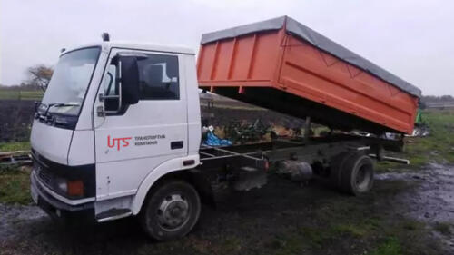 Грузовик-самосвал Tata LPT